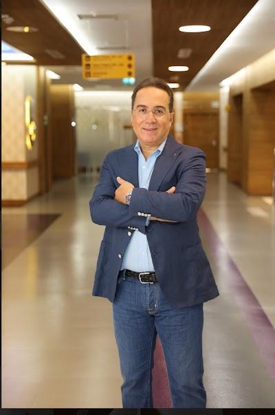 İzmir Estetik Cerrahi Kliniği Dr. Tolgahan Alpaydın | Meme Büyütme | Burun Estetiği | Liposuction |