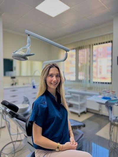 Uzm. Dt. Ceren Demiralay Çocuk Diş Hekimi Denizli