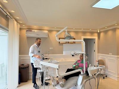 Uzm. Dr. Burak Hamzaçebi, Diş Hekimi - Periodontoloji ve İmplantoloji