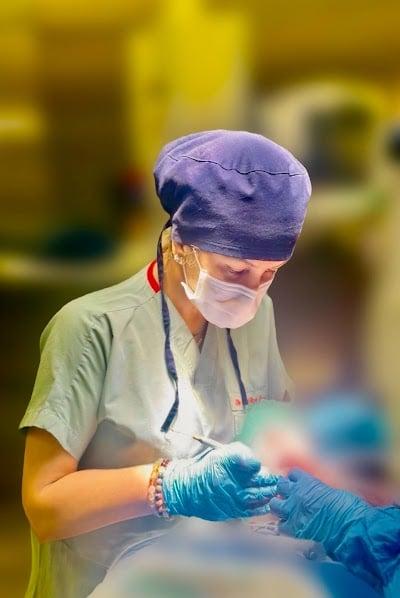 Diş Hekimi Gökçe Ünal