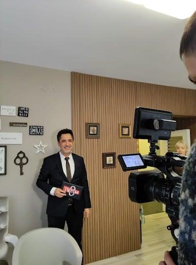 Uzm. Dr. M. Fatih SOMUNCU-Botoks-Dudak Dolgusu-Sıvı Yüz Germe - Mezoterapi-Exosome-Buz Lazer-Altın İğne -HIFU-BBL Lazer-Botox