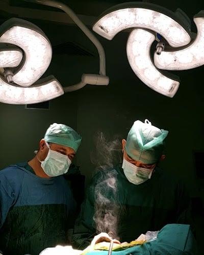 Prof. dr. Emre Durdağ- Beyin ve Sinir Cerrahi Uzmanı