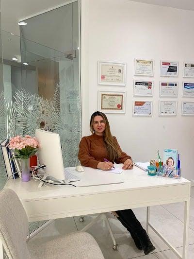 Periodontoloji ve İmplant Uzmanı Uzm. Dr. Sümeyra Köse Bursa diş eti hastalıkları uzmanı