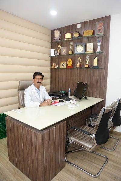 Viaan Eye & Retina Centre - Dr. Neeraj Sanduja - Best Eye Hospital in Gurgaon
