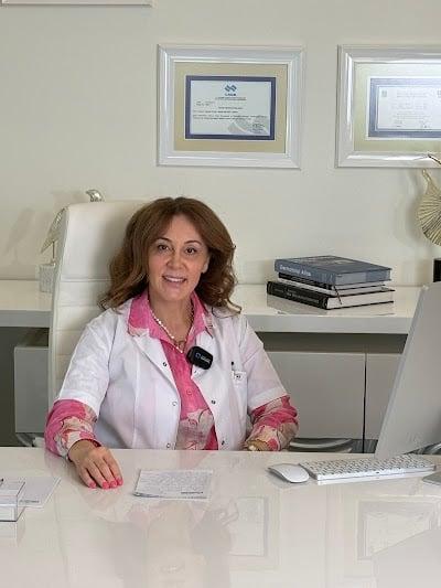 Dr. Neval Bayazit Saracalıoğlu