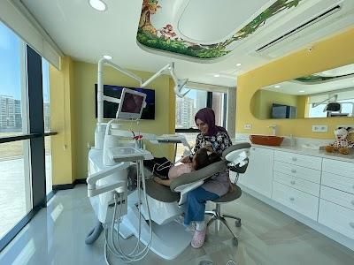 Uzman Diş Hekimi Cansu Sarıyıldız - Pedodontist / Çocuk diş hekimliği uzmanı