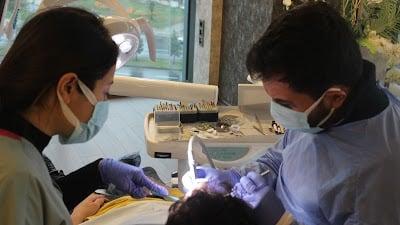Uğur Karadaş Diş kliniği