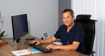 KAAN ÜNLÜ - İZMİR GÖZ HASTALIKLARI VE CERRAHİSİ DOKTORU - RETİNA CERRAHİSİ, KATARAKT CERRAHİSİ,LAZER-İZMİR