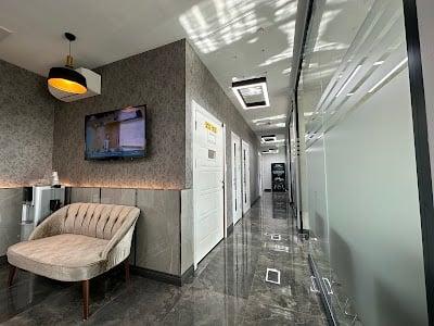 Uzm. Uzm. Dt. Burakhan Hakan Tanışık, Ağız Diş ve Çene Cerrahisi Uzmanı