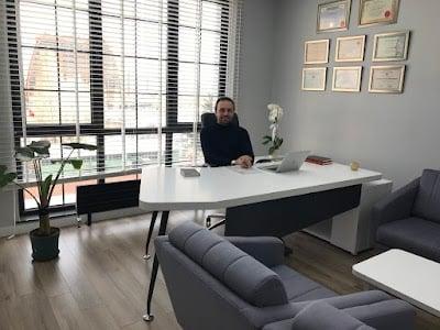 “Op. Dr. Melih Demirbüken – Kulak Burun Boğaz Uzmanı | Estetik Cerrahi, Rinoplasti”