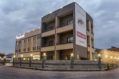 Doç. Dr. Yıldırım Bayezıt Şakalar, Göz Hastalıkları