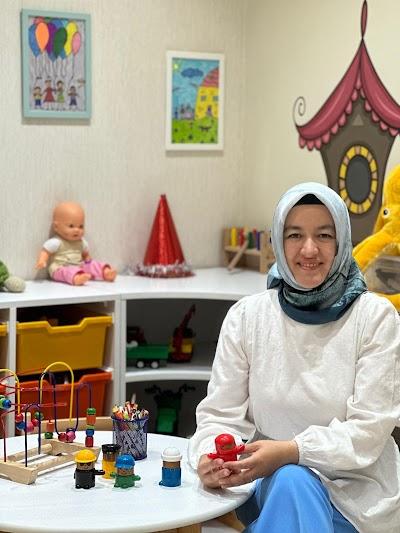 Çocuk ve Ergen Psikiyatristi Uzm. Dr. Sümeyra Güngören