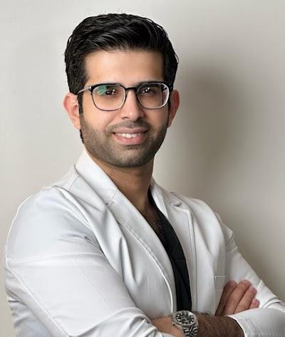 د. أنس الجاسر ( جراح تجميل ) Dr. Anas Aljasir