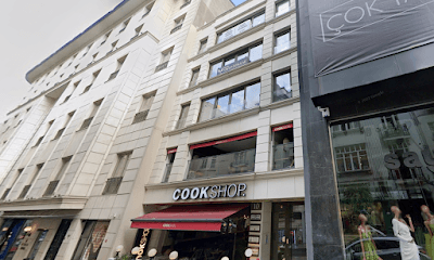 Prof. Dr. Cüneyt Karabuda Diş Hekimi