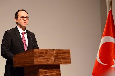 Prof. Dr. Mete EDİZER | Dr Mete Clinic | Medikal Estetik, Botoks, Akupunktur, Ozon Tedavisi İzmir