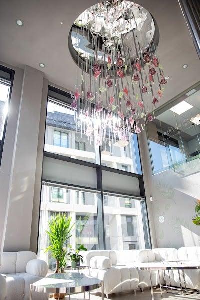 Doç. Dr. Işıl Bulur İstanbul Dermatoloji Kliniği Botoks, Dolgu, Kozmetik Dermatoloji, Saç Dökülmesi Tedavisi