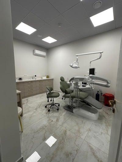 UZM. DT. Gözde ERDOĞAN Periodontoloji / Diş Eti Hastalıkları ve Cerrahisi Uzmanı