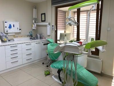 Dişhekimi Orhan Kaynar